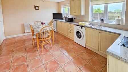 3 bedroom Semi-detached house for sale in Bayfield Road, Timberland, LN4
