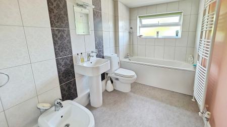 3 bedroom Detached house for sale in Chapel Lane, Helpringham, NG34