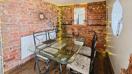2 bedroom Terraced House for sale in Bridge Street, Billinghay, LN4