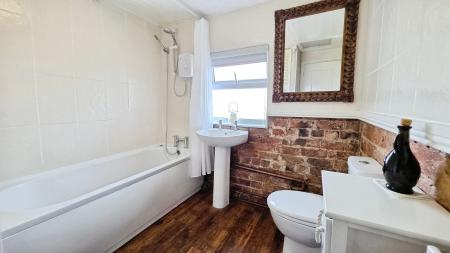 2 bedroom Terraced House for sale in Bridge Street, Billinghay, LN4