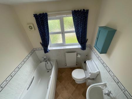 3 bedroom Semi-detached house to let in Juniper Way, Sleaford, NG34