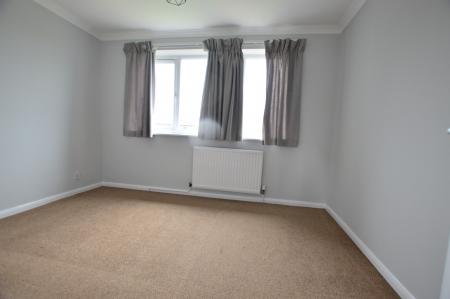 2 bedroom Flat to let in Sandhurst Crescent, Sleaford, NG34