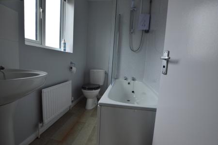 2 bedroom Flat to let in Sandhurst Crescent, Sleaford, NG34