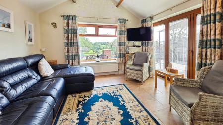 5 bedroom Semi-detached house for sale in West Street, Folkingham, NG34