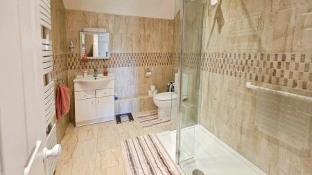 5 bedroom Semi-detached house for sale in West Street, Folkingham, NG34
