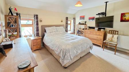 5 bedroom Semi-detached house for sale in West Street, Folkingham, NG34