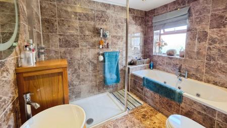 5 bedroom Semi-detached house for sale in West Street, Folkingham, NG34