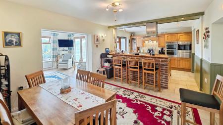 5 bedroom Semi-detached house for sale in West Street, Folkingham, NG34