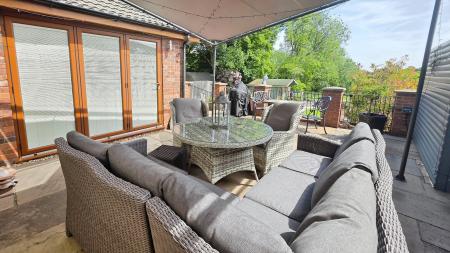 5 bedroom Semi-detached house for sale in West Street, Folkingham, NG34