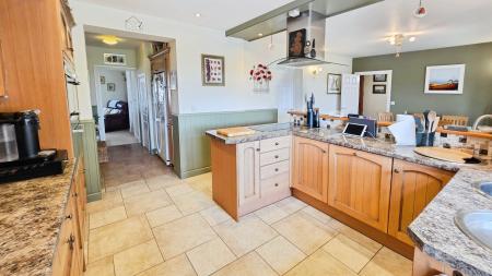 5 bedroom Semi-detached house for sale in West Street, Folkingham, NG34