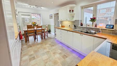 2 bedroom Detached bungalow for sale in Victoria Street, Billinghay, LN4