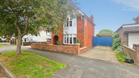 4 bedroom Detached house for sale in North Parade, Sleaford, NG34