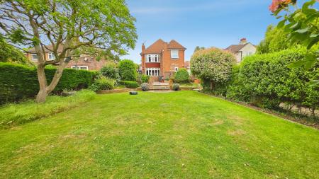 4 bedroom Detached house for sale in North Parade, Sleaford, NG34