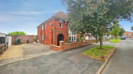 4 bedroom Detached house for sale in North Parade, Sleaford, NG34