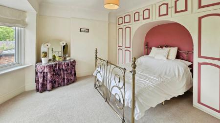 4 bedroom Detached house for sale in North Parade, Sleaford, NG34