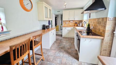 4 bedroom Detached house for sale in North Parade, Sleaford, NG34