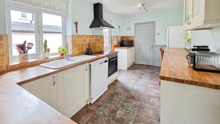 4 bedroom Detached house for sale in North Parade, Sleaford, NG34