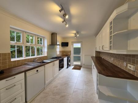 4 bedroom Detached house to let in Keepers Way, Sleaford, NG34