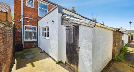 2 bedroom End of terrace house for sale in Castle Terrace, Sleaford, NG34
