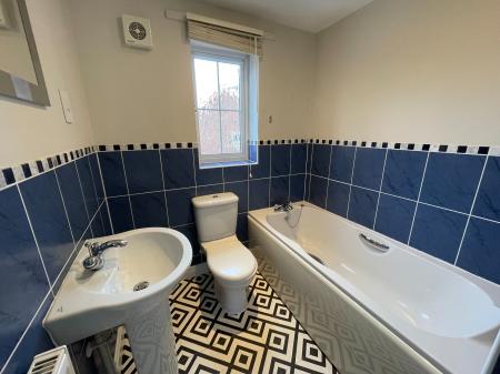 3 bedroom Semi-detached house to let in Churchfields, Folkingham, NG34