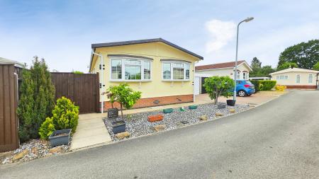 2 bedroom Park home for sale in Lindum Park, Ruskington, NG34