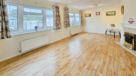 2 bedroom Park home for sale in Lindum Park, Ruskington, NG34
