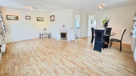 2 bedroom Park home for sale in Lindum Park, Ruskington, NG34