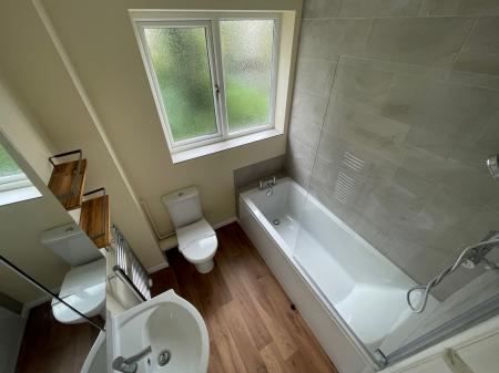 3 bedroom Semi-detached house to let in Ambleside Close, Sleaford, NG34