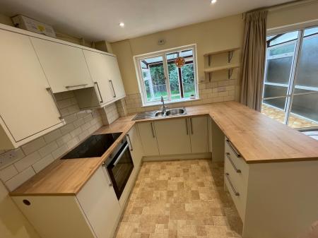 3 bedroom Semi-detached house to let in Ambleside Close, Sleaford, NG34
