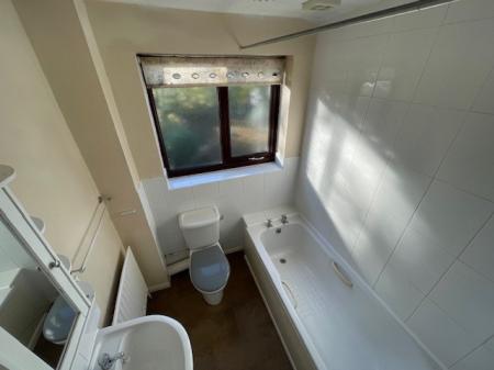 3 bedroom Semi-detached house to let in Ambleside Close, Sleaford, NG34