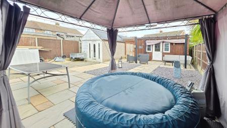 3 bedroom Semi-detached house for sale in Durham Avenue, Sleaford, NG34