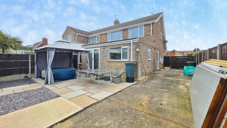 3 bedroom Semi-detached house for sale in Durham Avenue, Sleaford, NG34