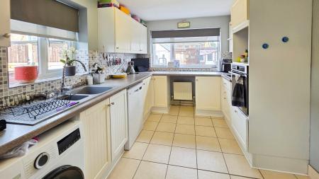 3 bedroom Semi-detached house for sale in Durham Avenue, Sleaford, NG34