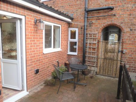 2 bedroom Terraced House to let in Thomas Street, Sleaford, NG34