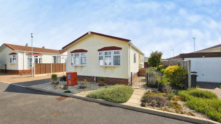 2 bedroom Park home for sale in Claremont Park Lincoln Road, Sleaford, NG34