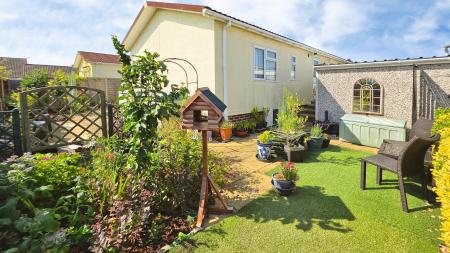 2 bedroom Park home for sale in Claremont Park Lincoln Road, Sleaford, NG34