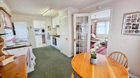 2 bedroom Park home for sale in Claremont Park Lincoln Road, Sleaford, NG34