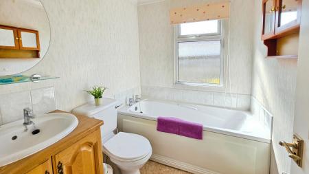 2 bedroom Park home for sale in Claremont Park Lincoln Road, Sleaford, NG34