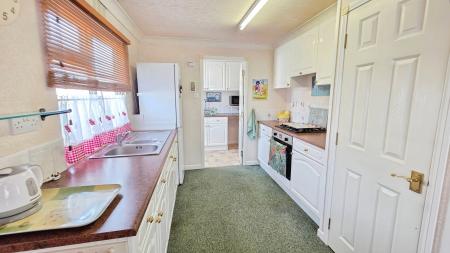 2 bedroom Park home for sale in Claremont Park Lincoln Road, Sleaford, NG34