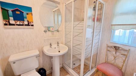 2 bedroom Park home for sale in Claremont Park Lincoln Road, Sleaford, NG34