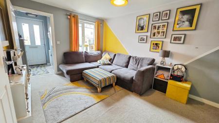 3 bedroom Semi-detached house for sale in Snow Close, Holdingham, NG34