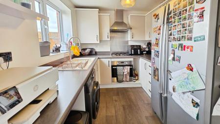 3 bedroom Semi-detached house for sale in Snow Close, Holdingham, NG34