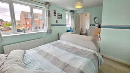 3 bedroom Semi-detached house for sale in Snow Close, Holdingham, NG34