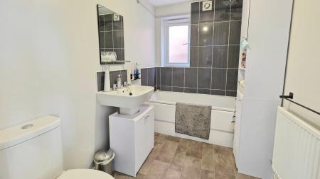 3 bedroom Semi-detached house for sale in Snow Close, Holdingham, NG34