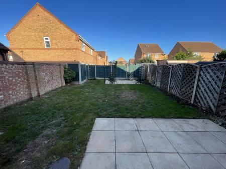3 bedroom Semi-detached house to let in Canterbury Drive, Sleaford, NG34