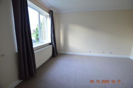 3 bedroom Semi-detached house to let in Canterbury Drive, Sleaford, NG34
