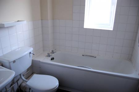 3 bedroom Semi-detached house to let in Canterbury Drive, Sleaford, NG34