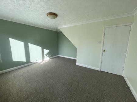 3 bedroom Semi-detached house to let in Canterbury Drive, Sleaford, NG34