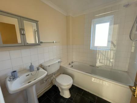 3 bedroom Semi-detached house to let in Canterbury Drive, Sleaford, NG34