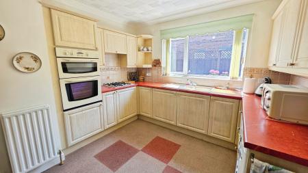 2 bedroom Bungalow for sale in Haverholme Close, Ruskington, NG34